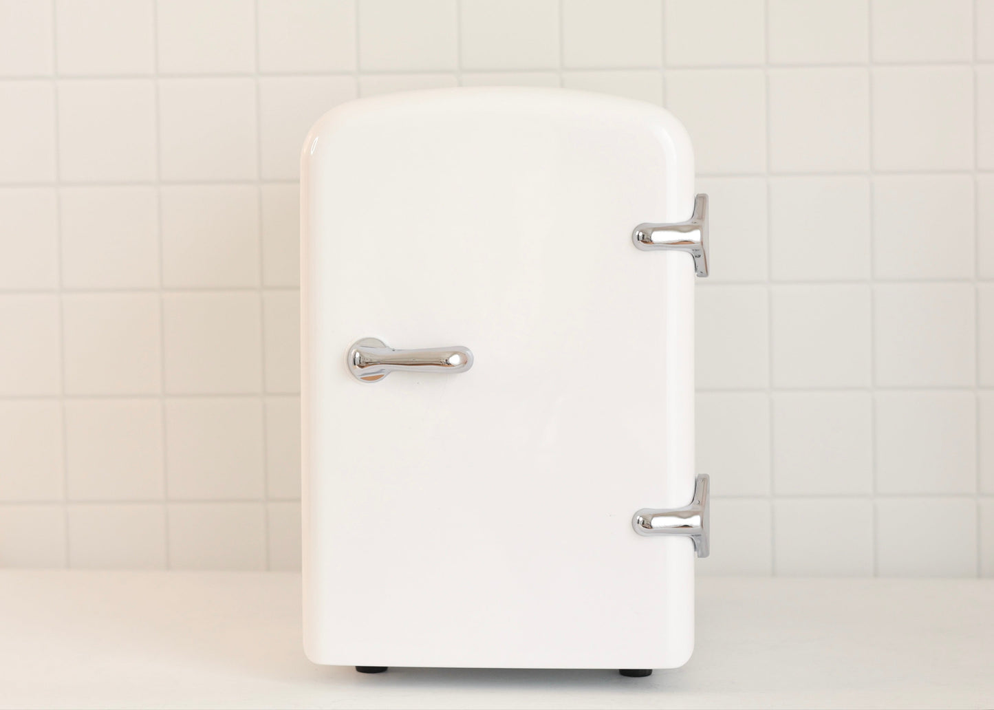 Cool Girl Fridge – vanilla white mini skincare beauty fridge