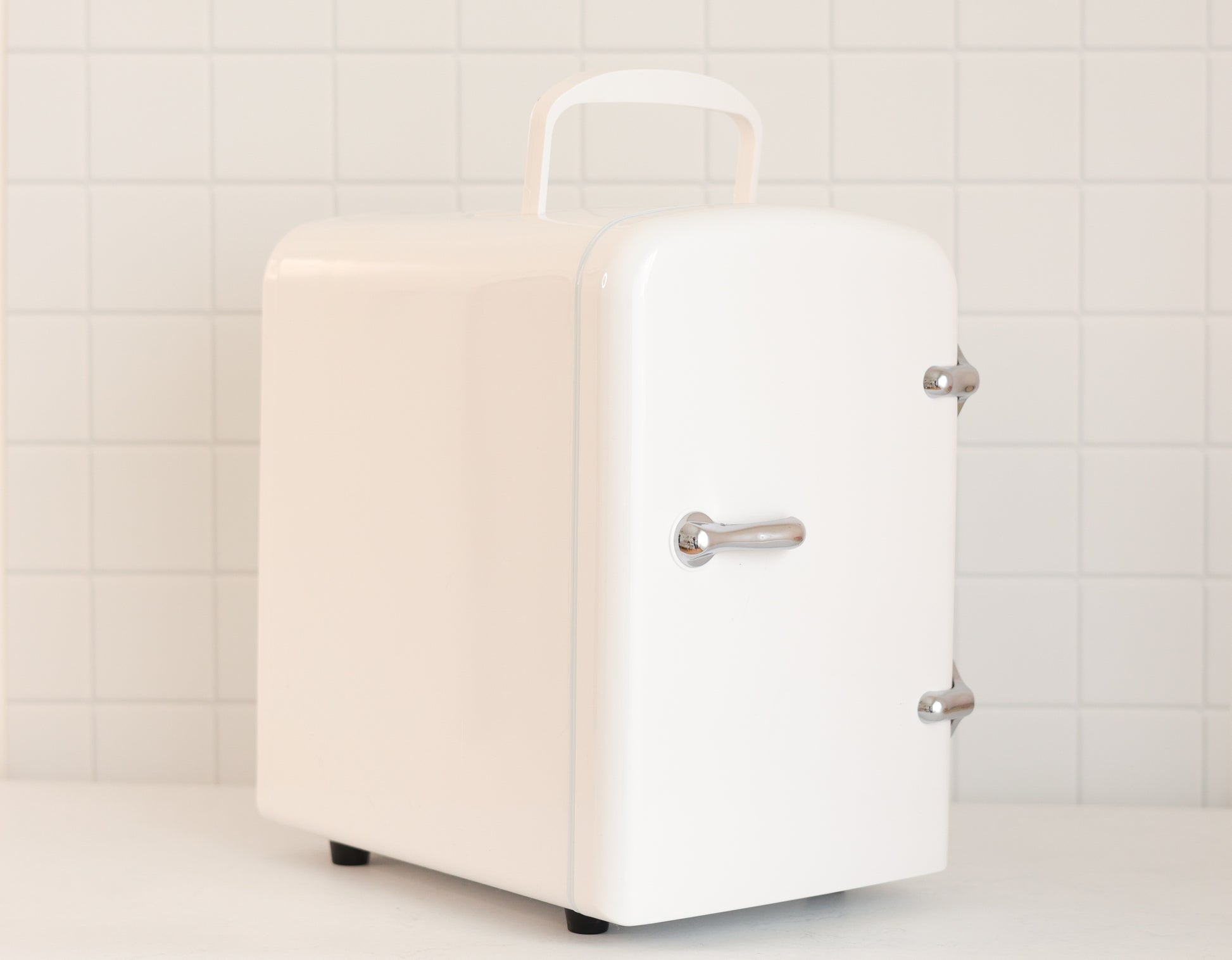 Cool Girl Fridge – vanilla white mini skincare beauty fridge