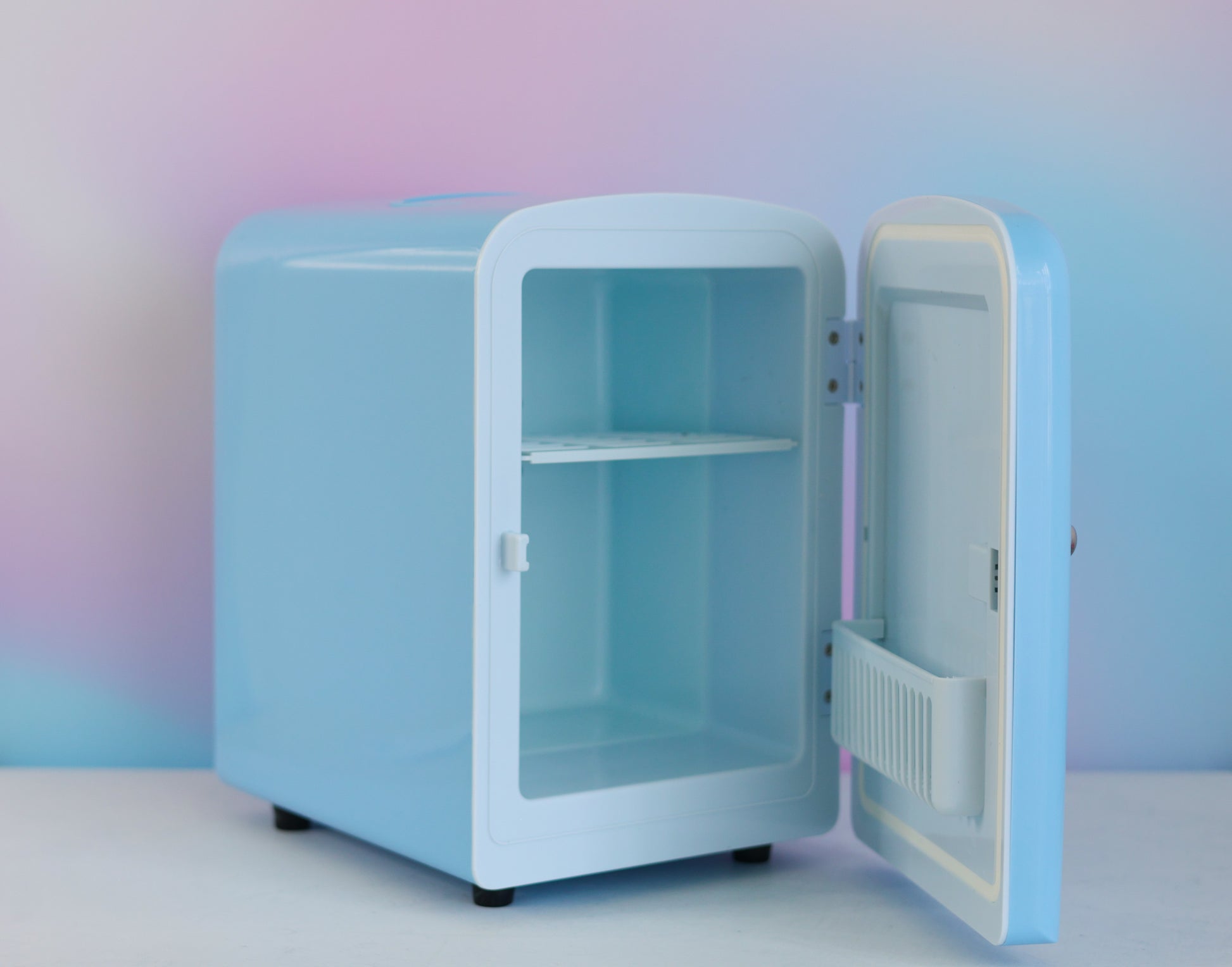 Cool Girl Fridge – daydream blue mini skincare fridge
